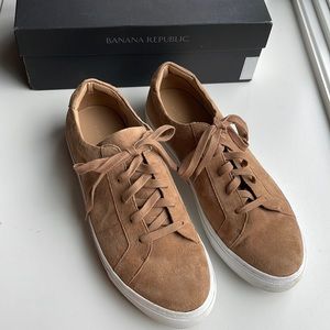Banana Republic lace up suede sneakers